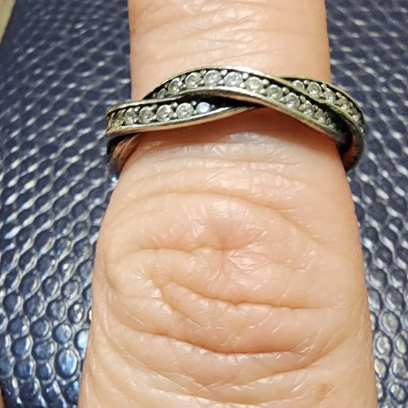 Pandora Sparkling Twisted Lines Ring - Picture 3 of 12